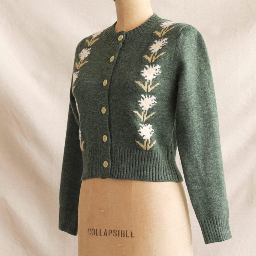 Lovely Green Embroidered Flower Detailed Button Front Cropped Cardigan - Picture 12 of 17